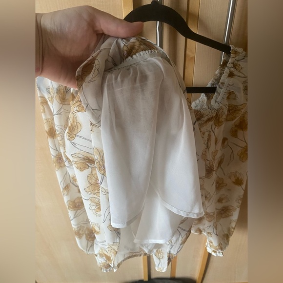 Astr The Label Andromeda Floral Blouse Size Medium - Picture 7 of 8